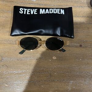 Steve Madden Mystie Sunglasses Gold Frame and Black Lenses